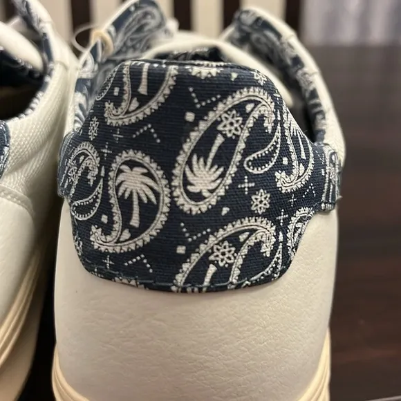 Clae Los Angeles Malone Lite Leather shoes sneakers white paisley Mens Size 10.5
