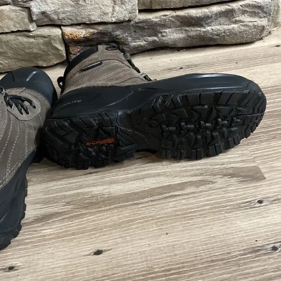 Columbia boots/8
