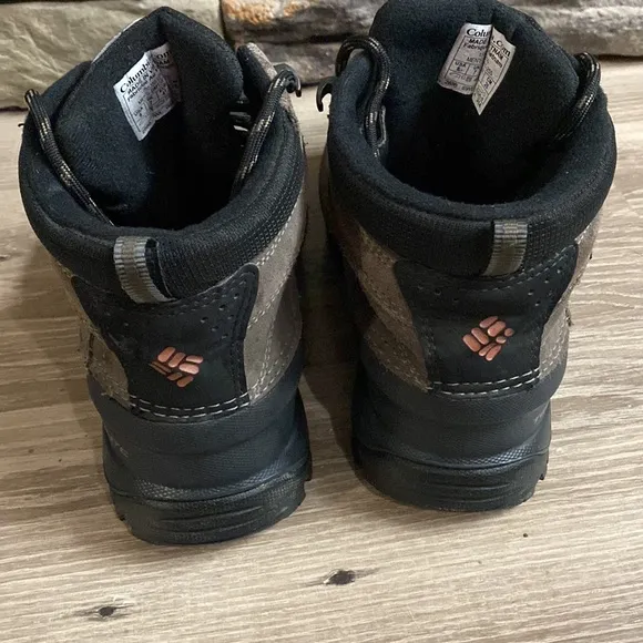Columbia boots/8