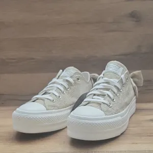 Converse Women's Cream Sneakers Size Womens 7.5.
