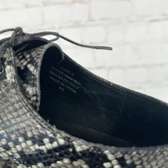 COPY - Jeffrey Campbell snake print leather Oxford size 6M