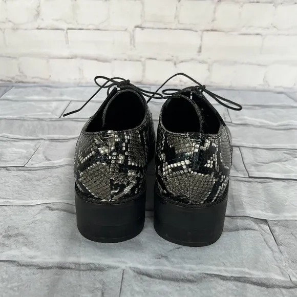COPY - Jeffrey Campbell snake print leather Oxford size 6M