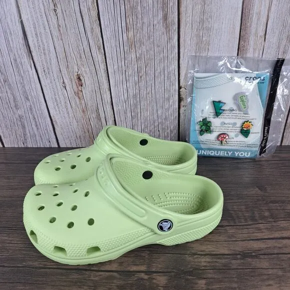 Crocs Clog Kids Clogs Light Green Junior Sz 2 w/ Jibbitz Explore Pack