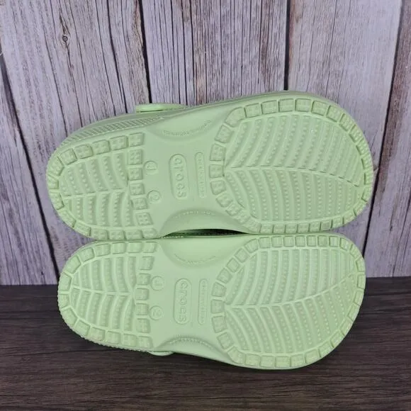 Crocs Clog Kids Clogs Light Green Junior Sz 2 w/ Jibbitz Explore Pack