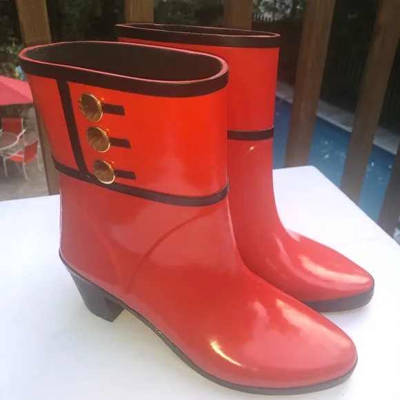 Cutesy Red Kate Spade booties fashion and function all in one great pair ofshoes