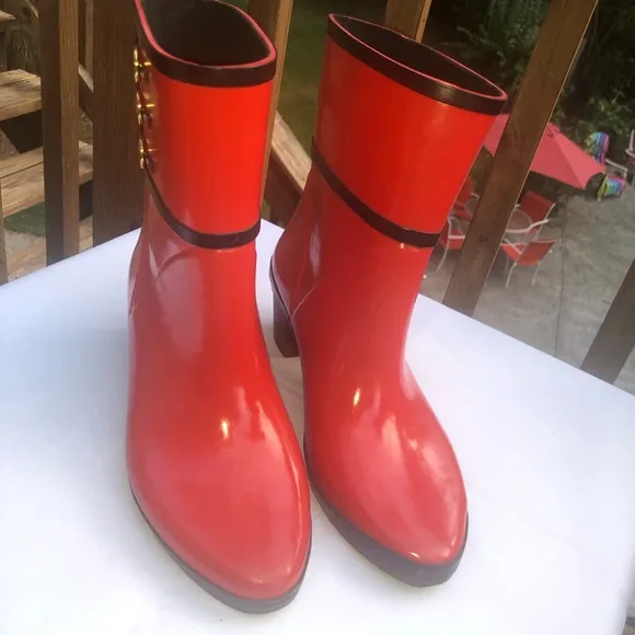 Cutesy Red Kate Spade booties fashion and function all in one great pair ofshoes