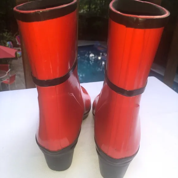 Cutesy Red Kate Spade booties fashion and function all in one great pair ofshoes