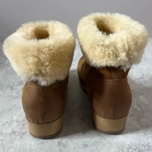 Dansko Bettie Clog Boots Tan Leather Shearling Lined Fur Cuff 39 Classic neutral