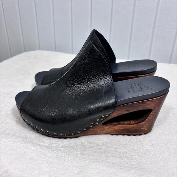 Dansko Limited Edition Sage Wedge Black Leather Made In Brazil Size 38