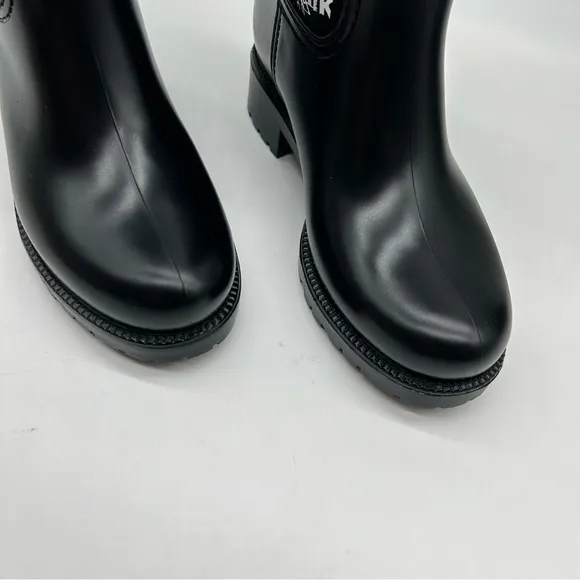DKNU women’s Rainy graffiti Cold Weather Ankle Winter &amp; Snow Boots size 6 NEW