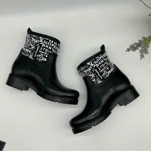 DKNU women’s Rainy graffiti Cold Weather Ankle Winter &amp; Snow Boots size 6 NEW