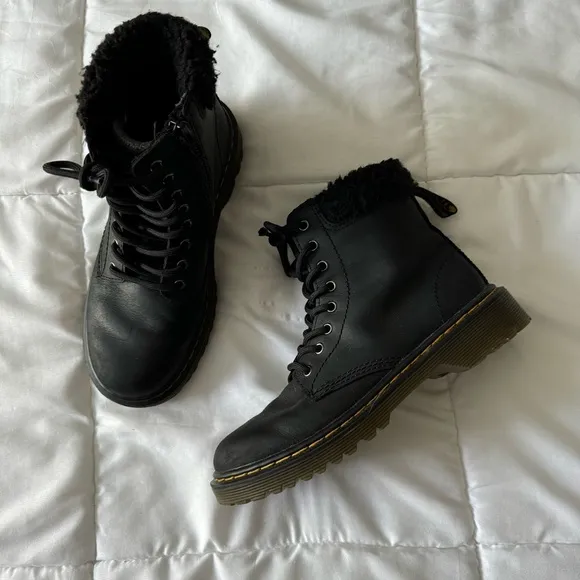 Dr. Martens Juniors 1460 Fleece Lined Lace Up Leather Boot