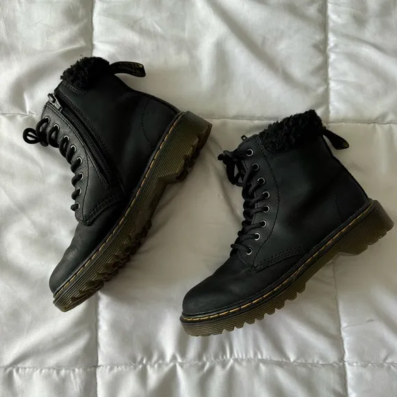 Dr. Martens Juniors 1460 Fleece Lined Lace Up Leather Boot