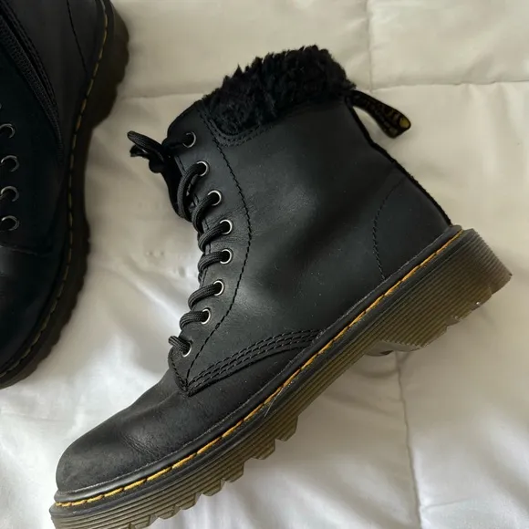 Dr. Martens Juniors 1460 Fleece Lined Lace Up Leather Boot