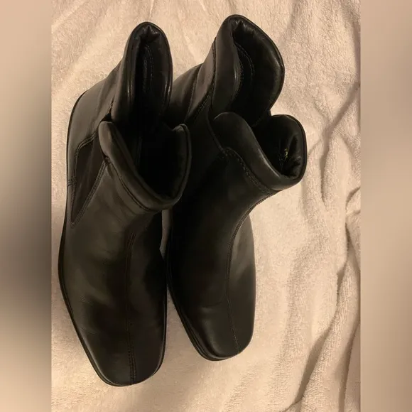 ✨⚡️💥Ecco light ankle boots black leather gusset sides shock point Sz 37