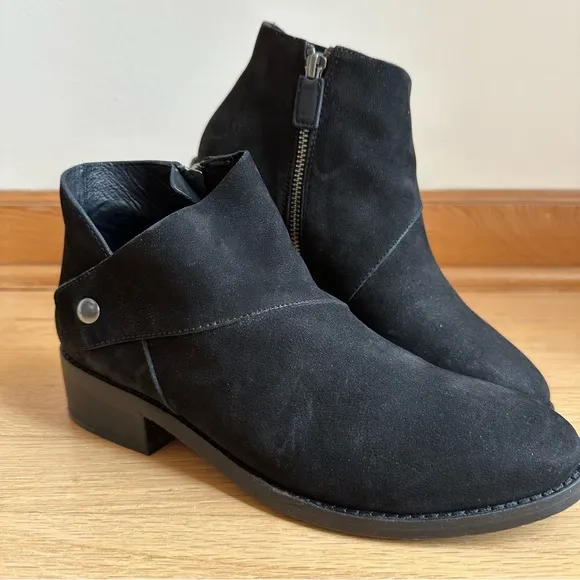 Eileen Fisher - Billie Tumbled Nubuck Black Leather Bootie