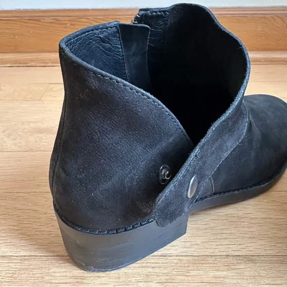 Eileen Fisher - Billie Tumbled Nubuck Black Leather Bootie
