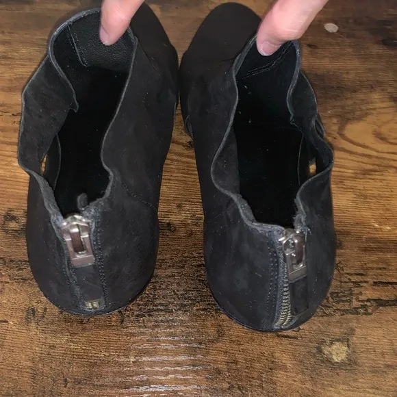Eileen Fisher leather cruster crisscross black shoes Size 9