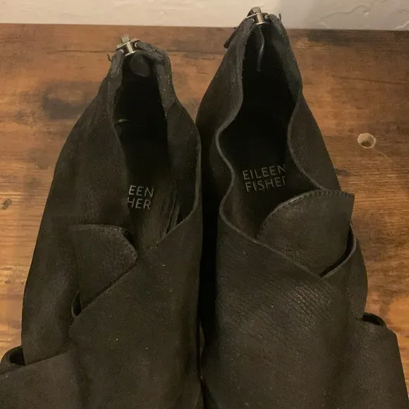 Eileen Fisher leather cruster crisscross black shoes Size 9