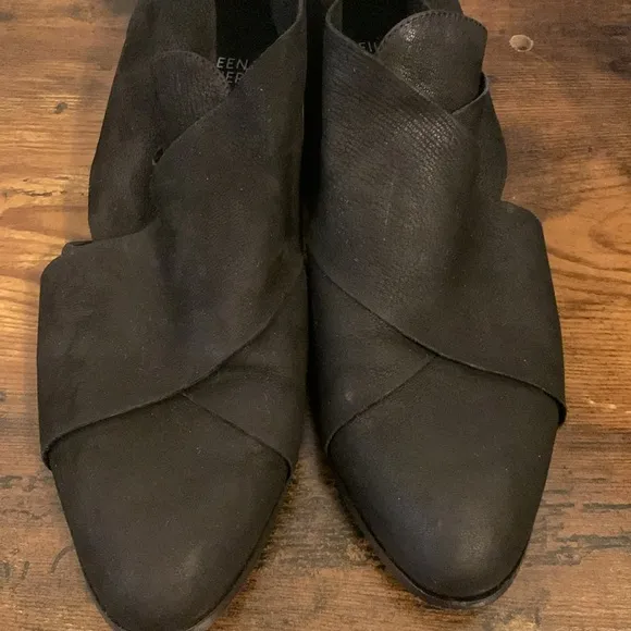Eileen Fisher leather cruster crisscross black shoes Size 9