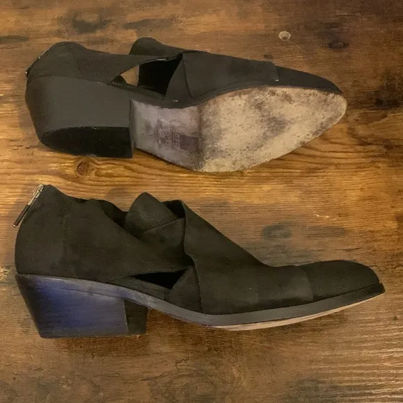 Eileen Fisher leather cruster crisscross black shoes Size 9