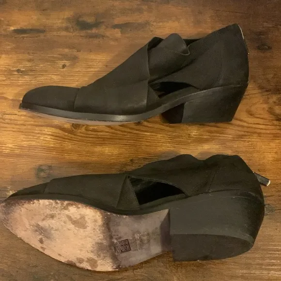 Eileen Fisher leather cruster crisscross black shoes Size 9