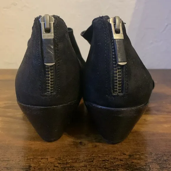 Eileen Fisher leather cruster crisscross black shoes Size 9
