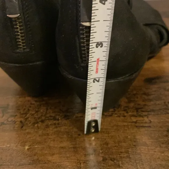 Eileen Fisher leather cruster crisscross black shoes Size 9