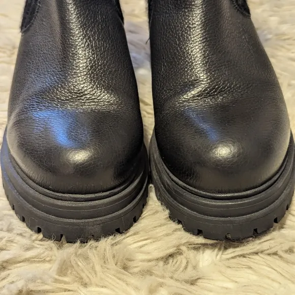 EUC Anthropologie Knit Chelsea Boots in Oxford Black