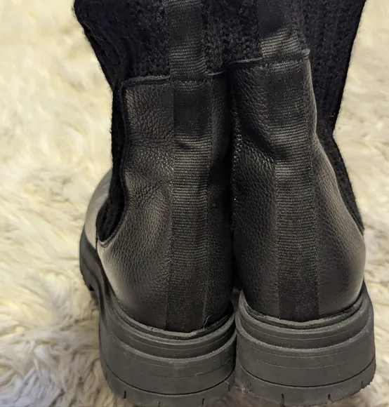 EUC Anthropologie Knit Chelsea Boots in Oxford Black