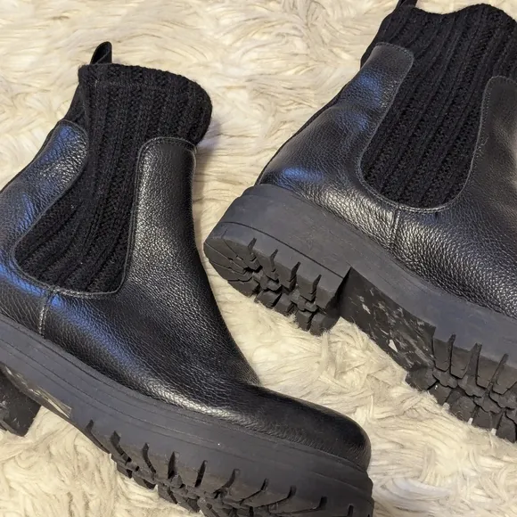 EUC Anthropologie Knit Chelsea Boots in Oxford Black
