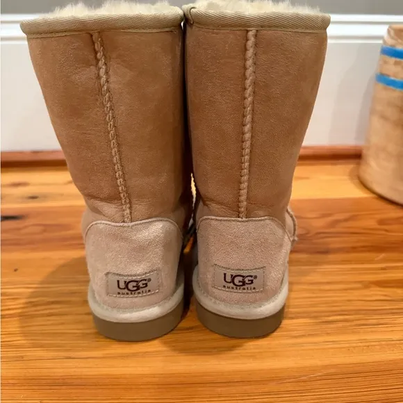 EXCELLENT Condition!! NEW!! UGG Australia, Classical Tall, beige. Original!