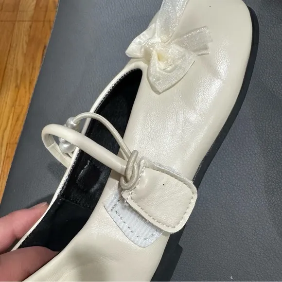 Faux leather girls shoes with bow