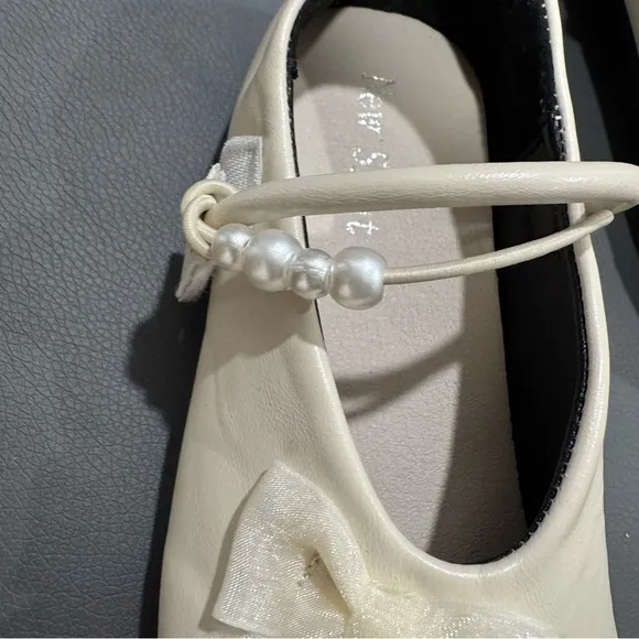 Faux leather girls shoes with bow