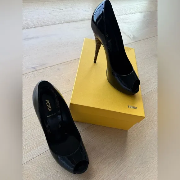 Fendi  pump