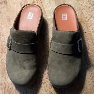 Fitflop Leather Buckle Clogs Mules Olive Green Great Condition! Size 9