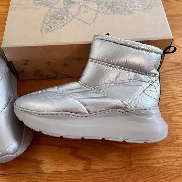 Free People NIB Snow To Surf Quilted Puffer Boots (39/9)
