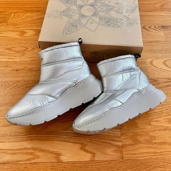 Free People NIB Snow To Surf Quilted Puffer Boots (39/9)