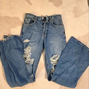 Free People We the Free button fly distressed flare jeans denim size 24