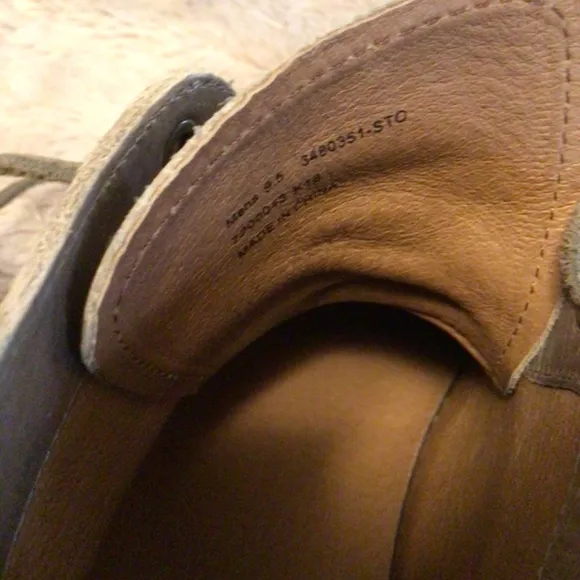 FRYE Distressed Chuka shoes. SZ  9.5