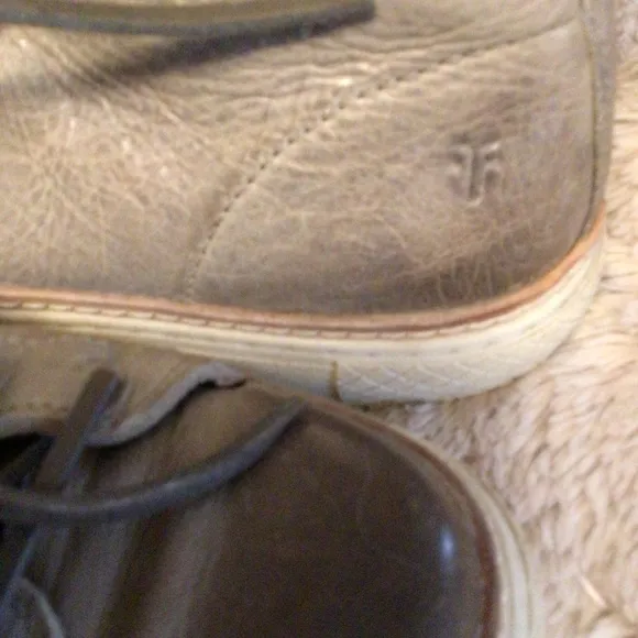 FRYE Distressed Chuka shoes. SZ  9.5