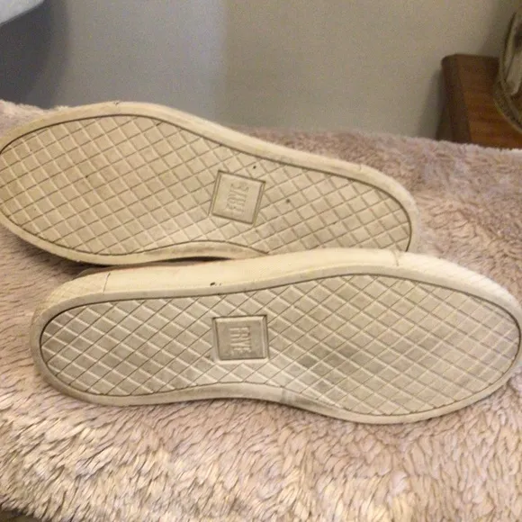 FRYE Distressed Chuka shoes. SZ  9.5