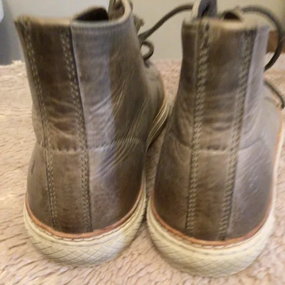 FRYE Distressed Chuka shoes. SZ  9.5