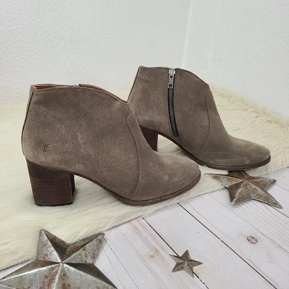 Frye Nora ankle boots grey suede leather side zip herled size 9.5