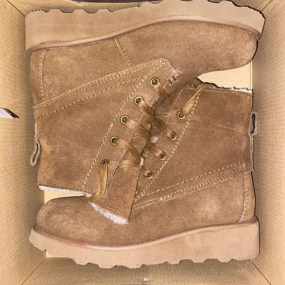 Girls Bearpaw Kirsta - size 2