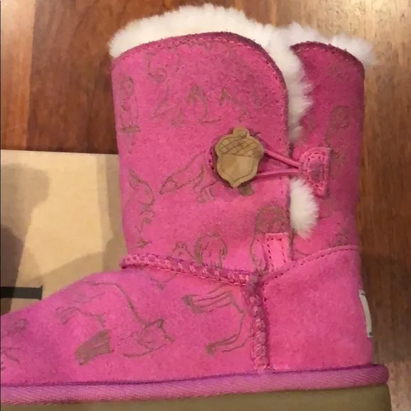 Girls UGG boots with comfy and warm lining