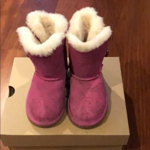 Girls UGG boots with comfy and warm lining