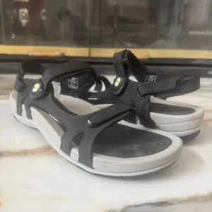 Gold Pigeon Signature Women’s Snap Lock Sandals Hook &amp; Eye Straps Size 41 Beach