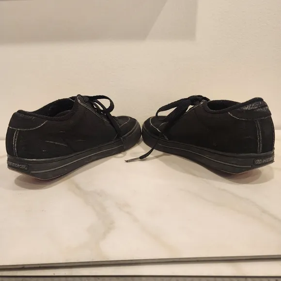 HEELYS BOYS, SIZE 3, nice- black with heely  logo red wheel.