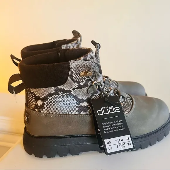 Hey Dude Tonya Eco Shield Womens Boots Shoes Booties Sz‎ 7 Camo Snake NWT